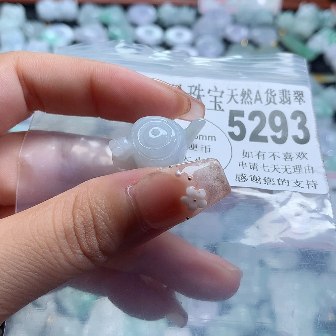 翡翠未镶嵌颈饰，