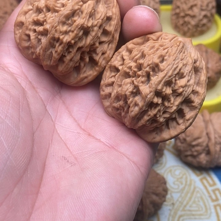 文玩核桃吊坠麦虎42