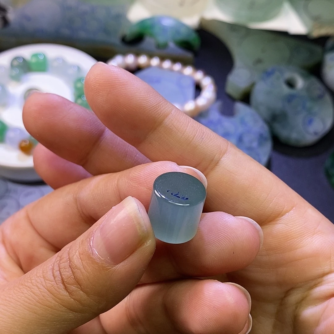 按***贝定制翡翠未镶嵌福利冰蓝