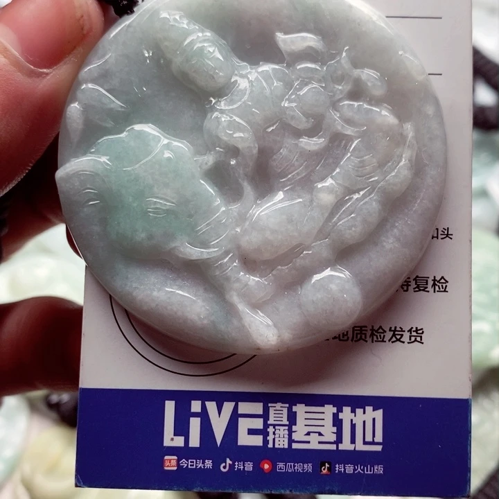 翡翠挂件未镶嵌翡翠