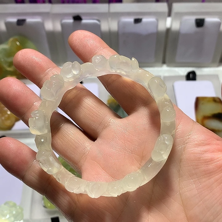 L***t蛇纹石玉未镶嵌颈饰