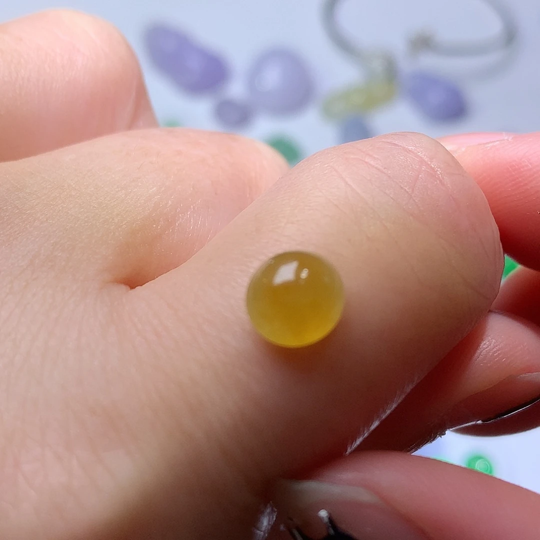 翡翠未镶嵌颈饰蛋