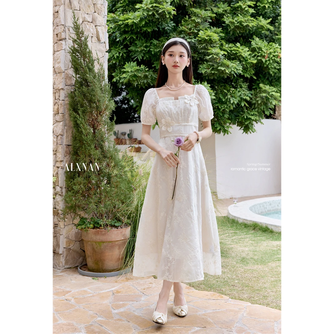 鹿向南「丝间绣语」法式连衣裙女夏气质设计感刺绣短袖收腰长裙子