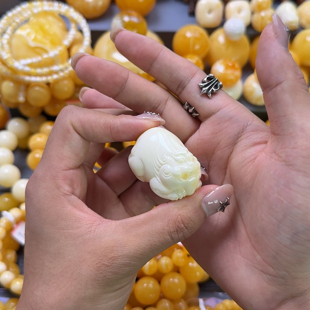 未镶嵌蜜蜡珠宝奇石