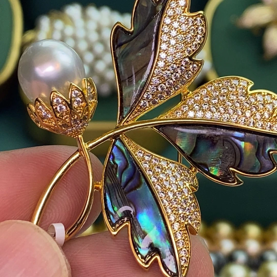 未镶嵌胸饰海水珍珠