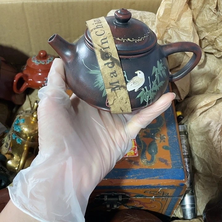 茶壶紫砂原矿泥料，手工制作一把紫砂壶。