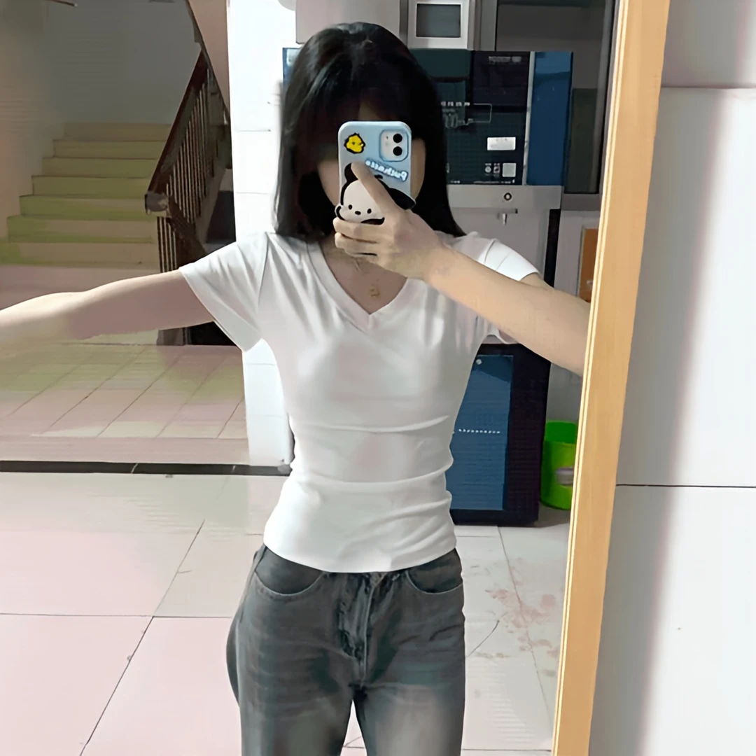 纯欲风V领T恤夏季流行2025年新款辣妹修身显瘦正肩短袖打底上衣女