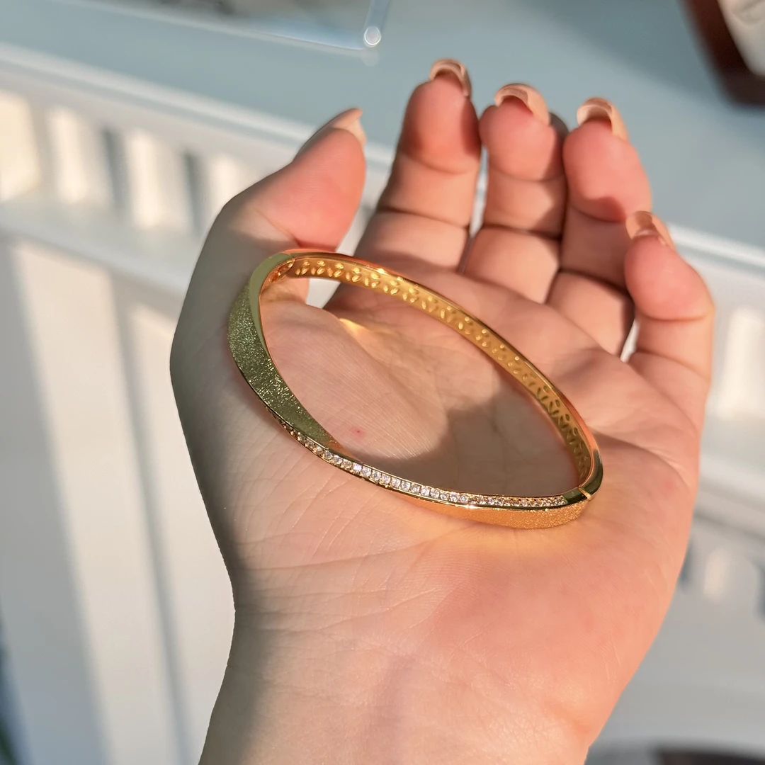 【越美丽】-无穷-V金意大利精工艺丝绸质感莫比乌斯环开口手镯约14g