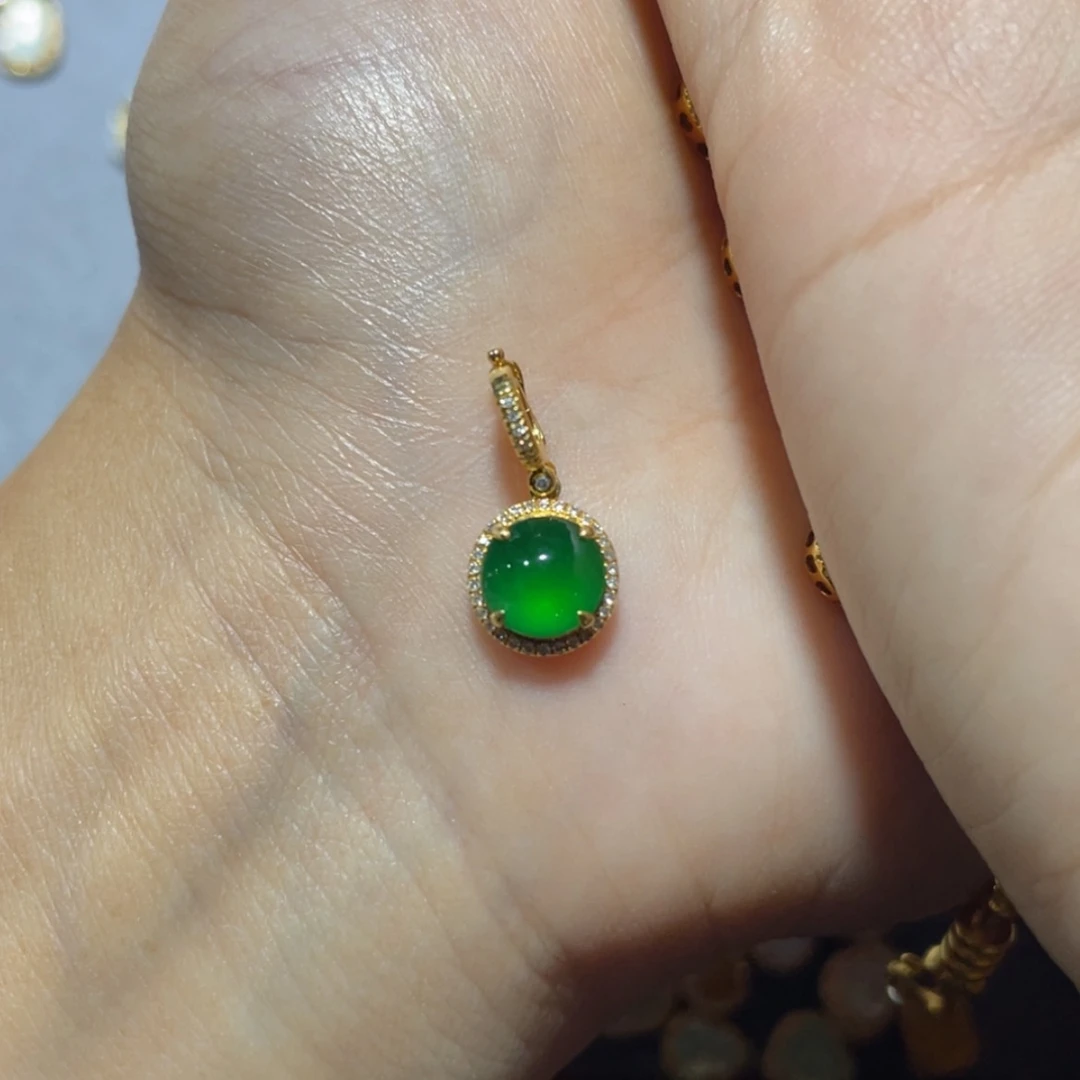 【闪购商品】翡翠18K金镶嵌颈饰?**?