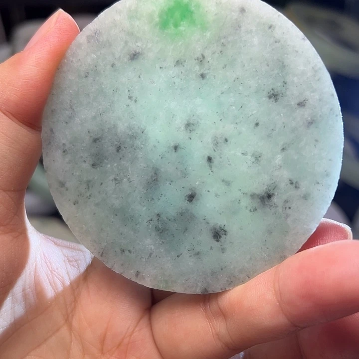 定制翡翠未镶嵌淡绿底冰乌鸡