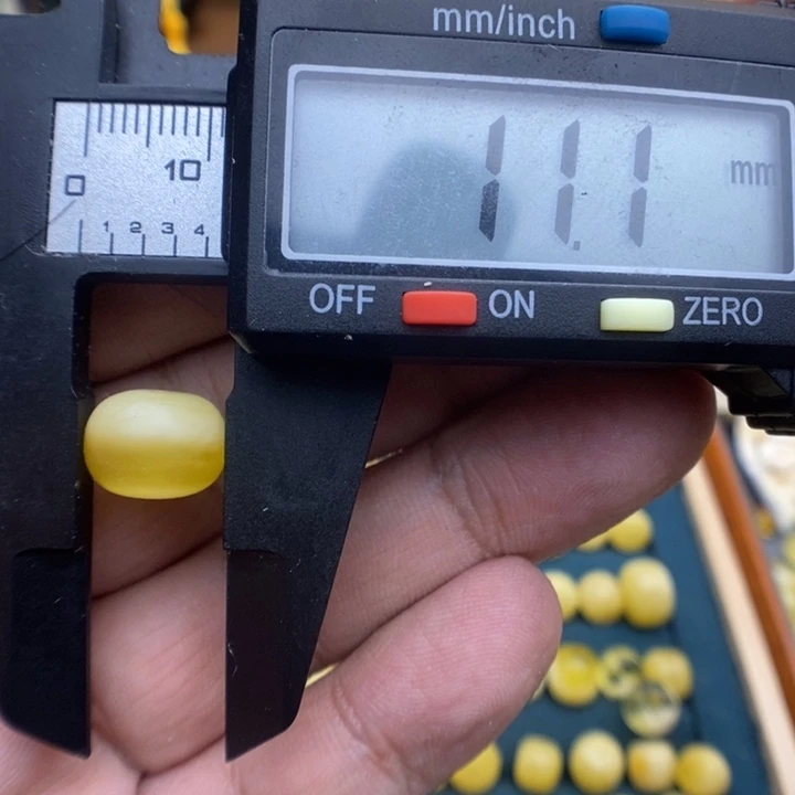 未镶嵌琥珀裸石26号11.1*8.4瑕