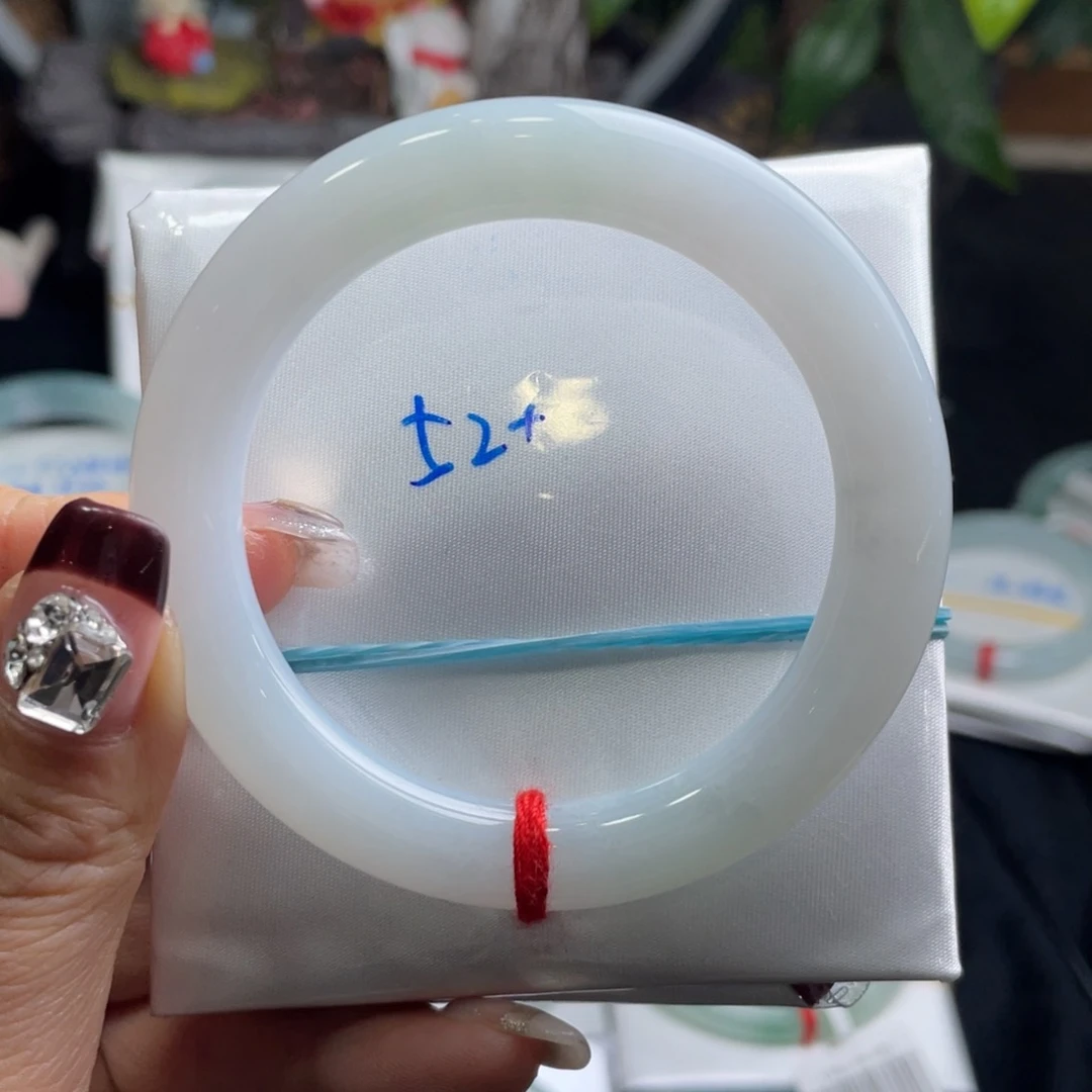 翡翠手镯未镶嵌翡翠手镯