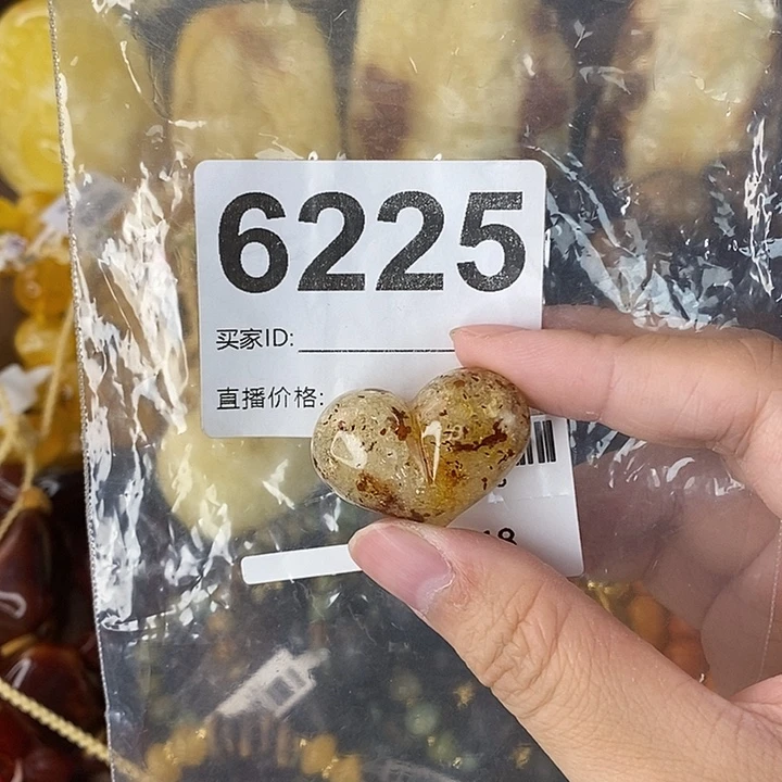 蜜蜡未镶嵌珠宝奇石