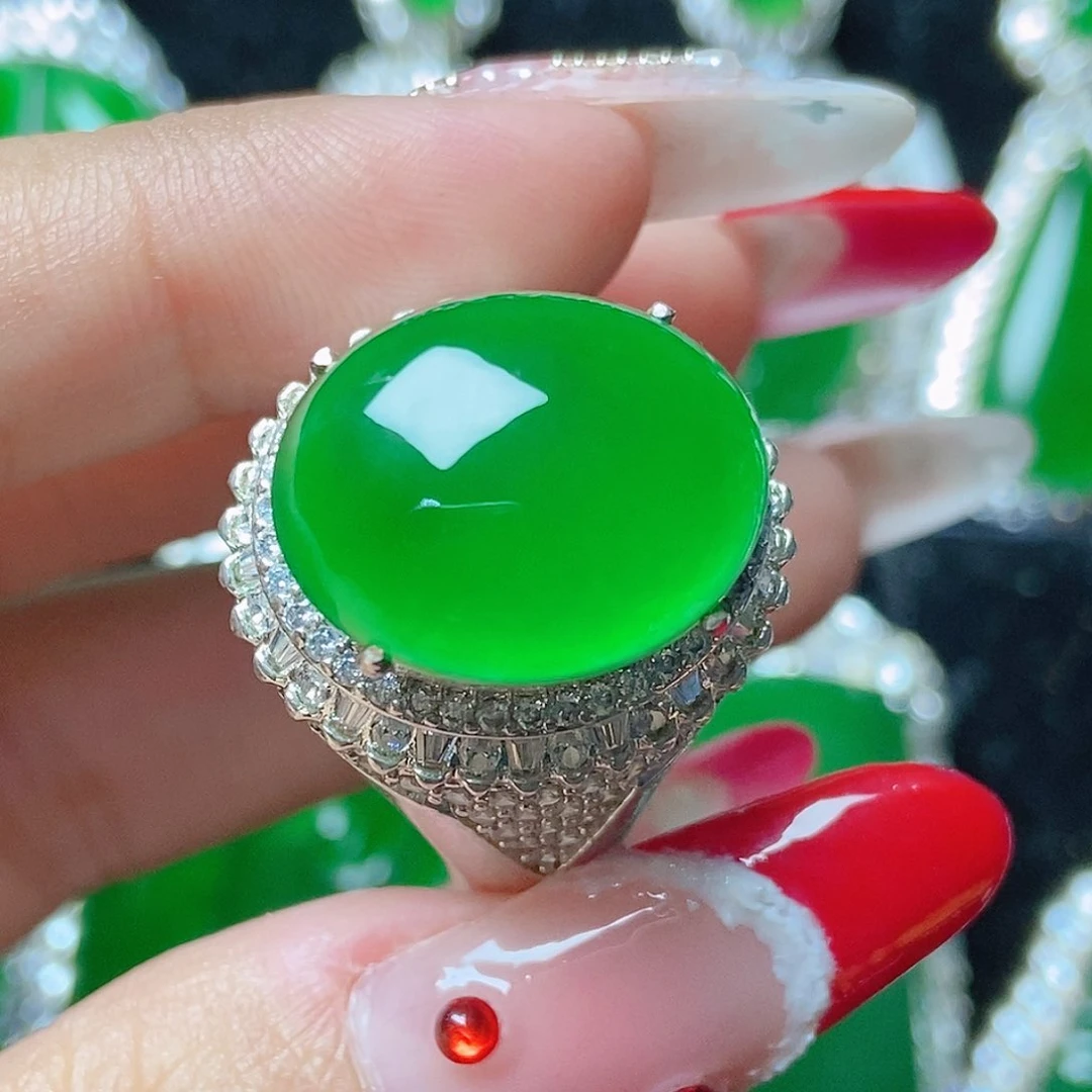 颈饰未镶嵌翡翠