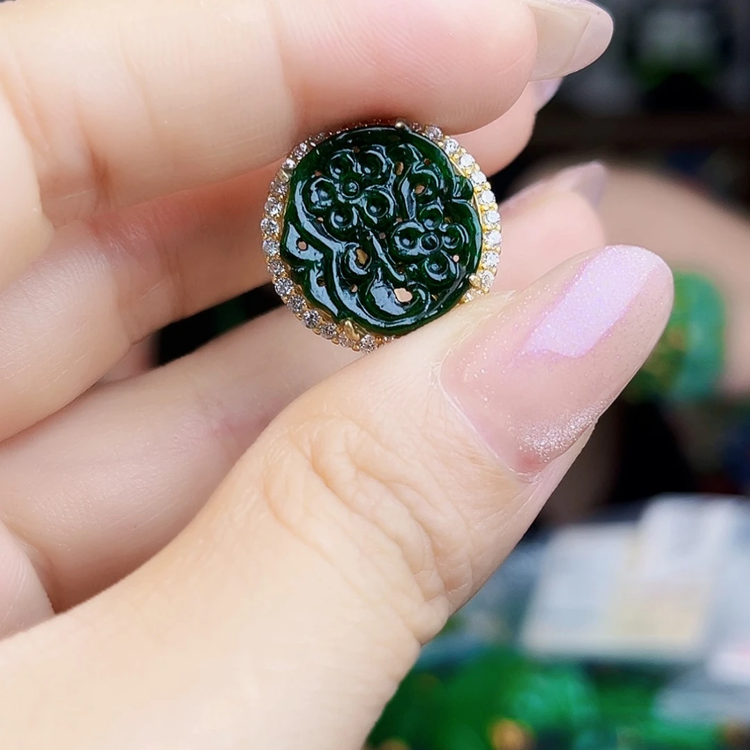 翡翠未镶嵌颈饰多样性