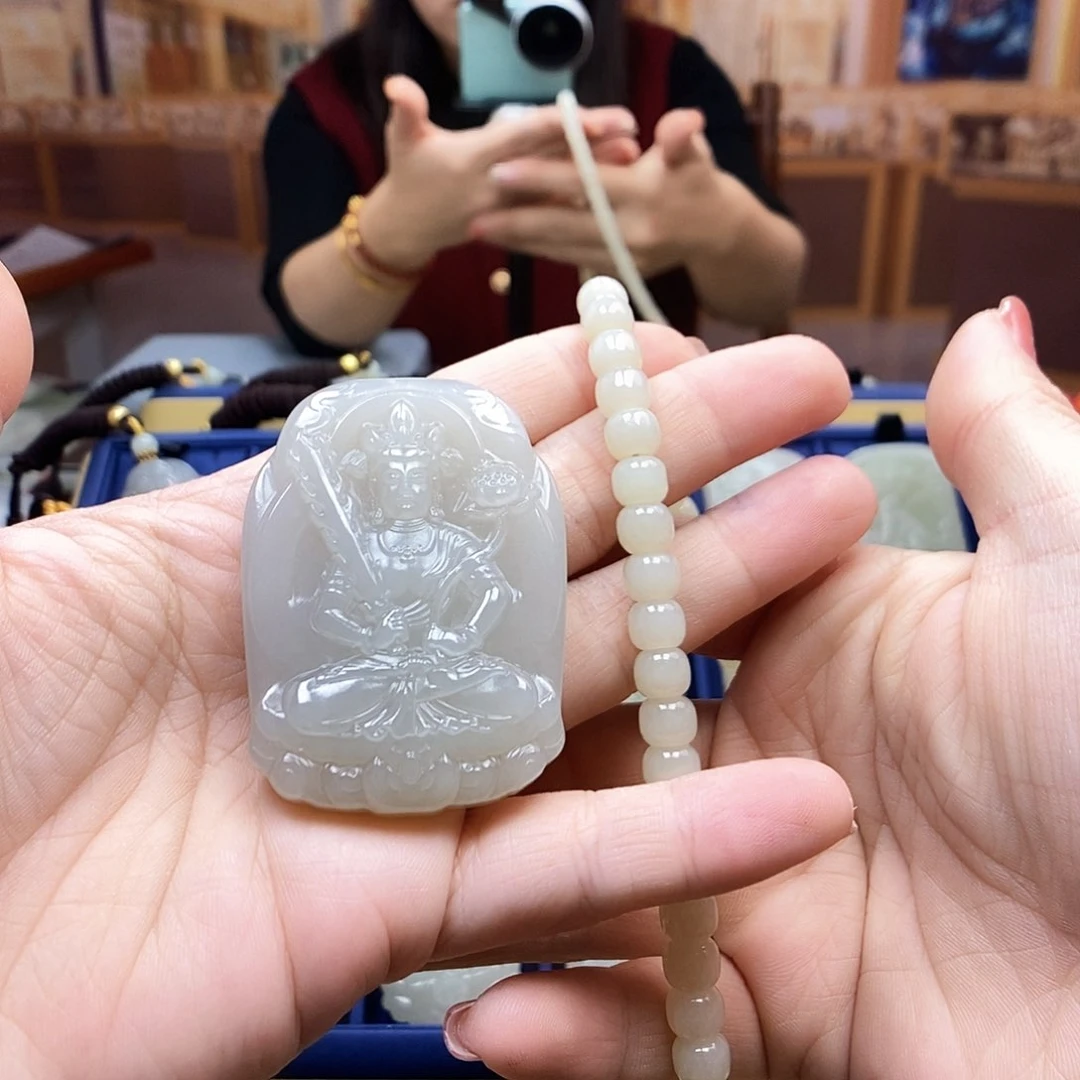 和田玉颈饰未镶嵌柠***?