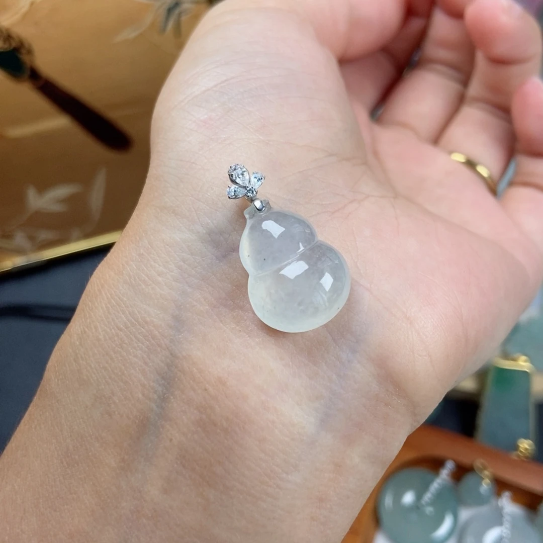 远***悯翡翠未镶嵌吊坠(不含链)翡翠