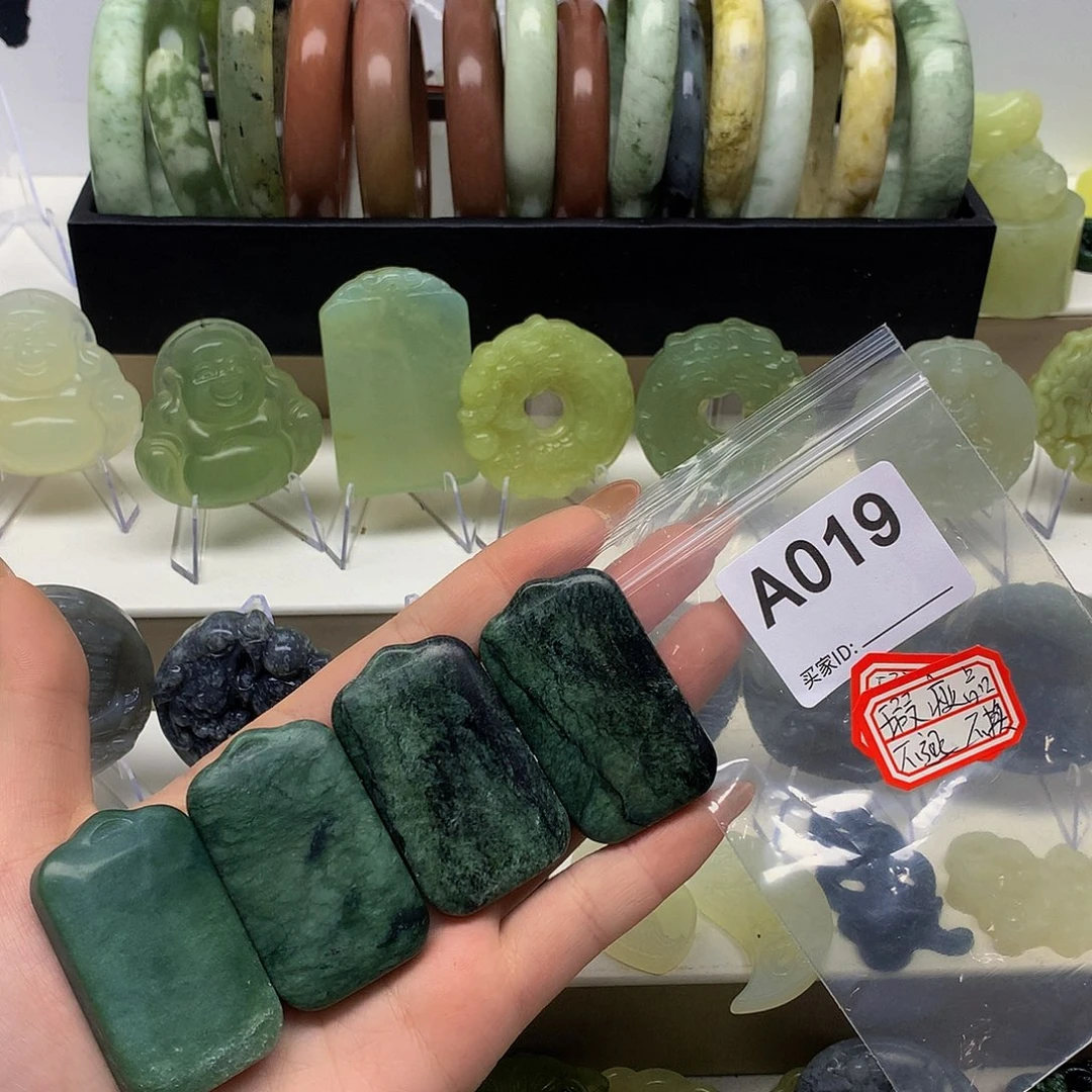 蛇纹石玉颈饰未镶嵌郭****）