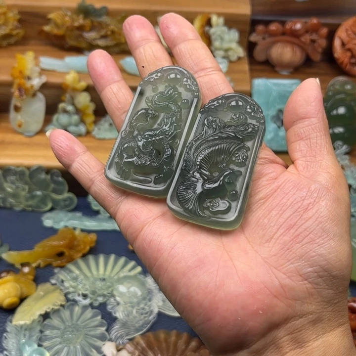 蛇纹石玉合金吊坠