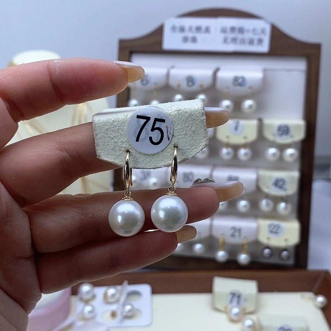 18K金镶嵌淡水珍珠耳饰