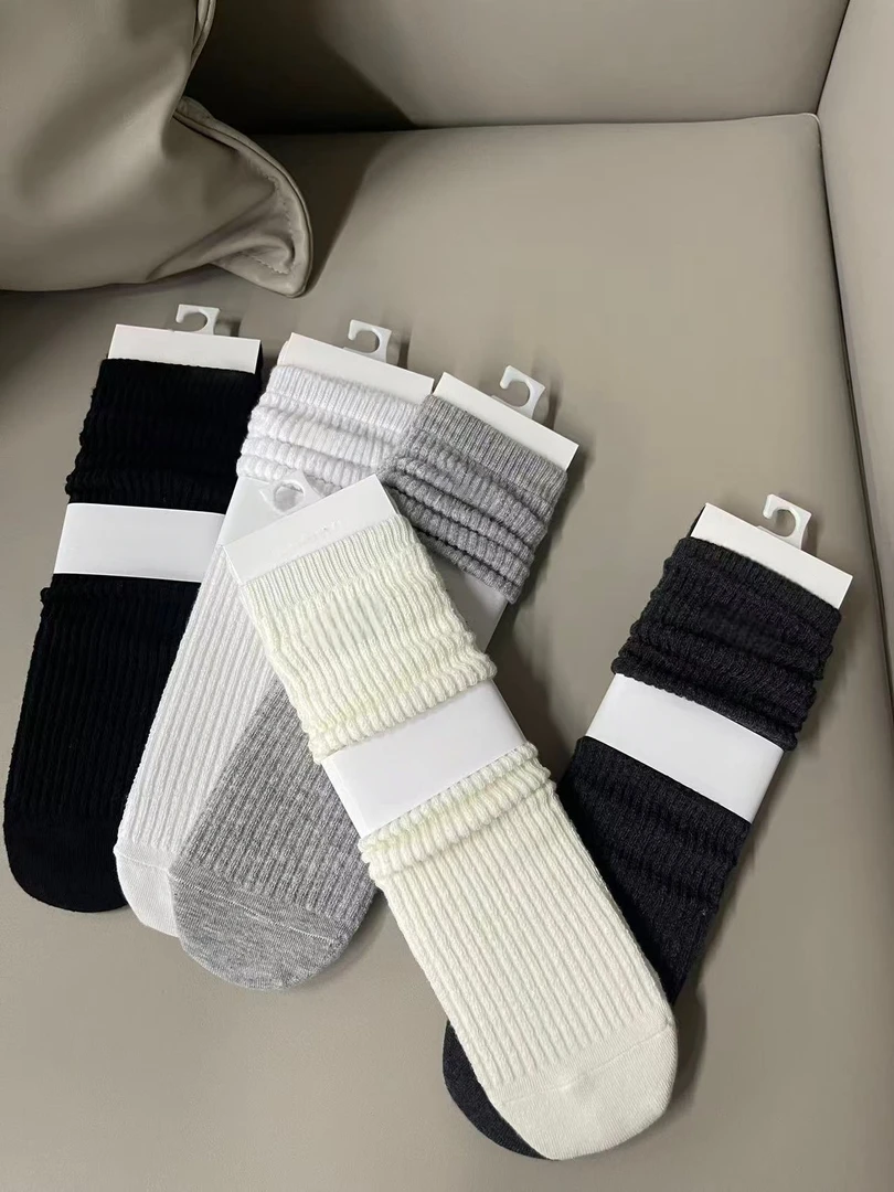 Manmi   简约纯色竖坑条堆堆袜  18401