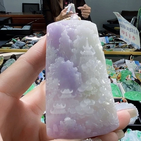 颈饰未镶嵌翡翠一个