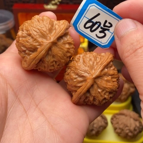 文玩核桃吊坠宫灯42.5