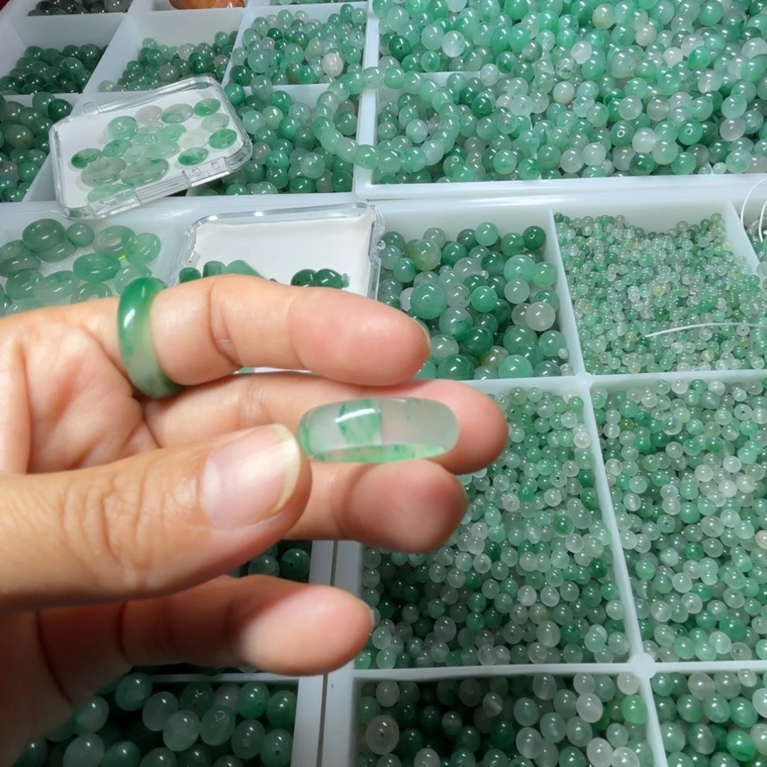 石英质玉（非洲翠）未镶嵌18号戒指有裂