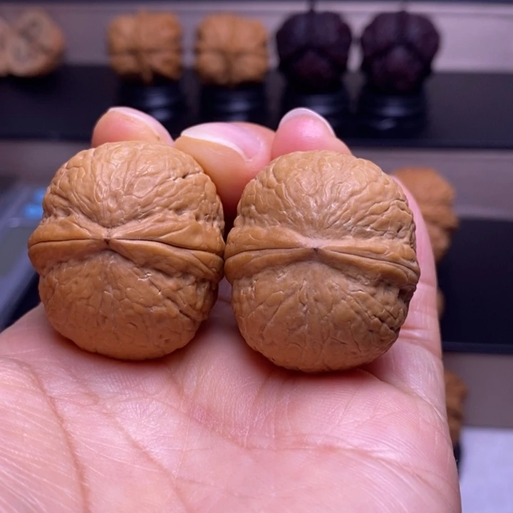 文玩核桃把件碧海龙珠30