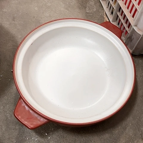 微瑕，不能明火，口径30厘米，高度6底部有裂，有气泡