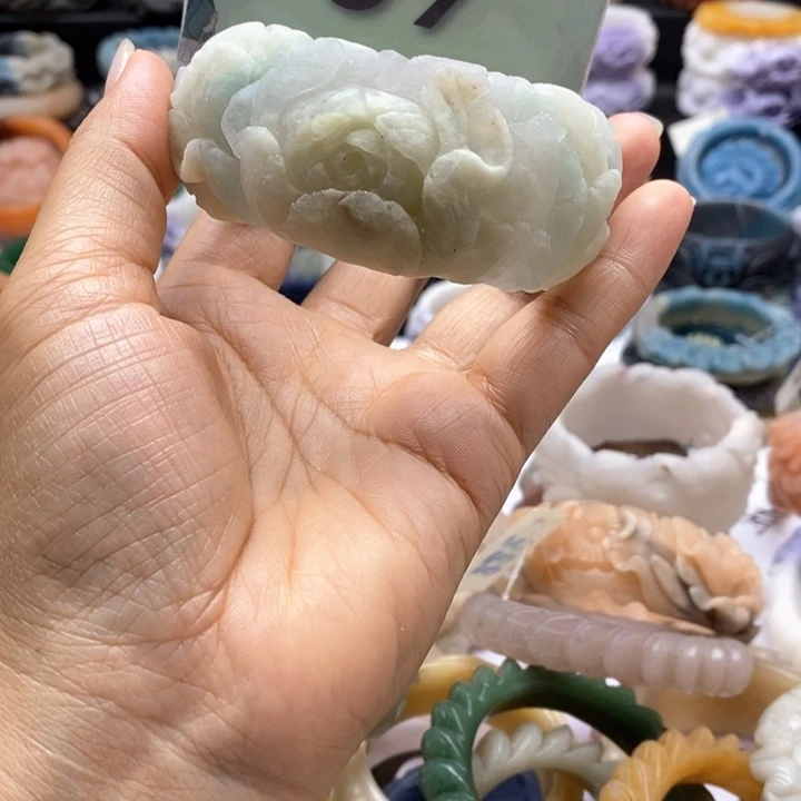 未镶嵌手镯石英岩玉