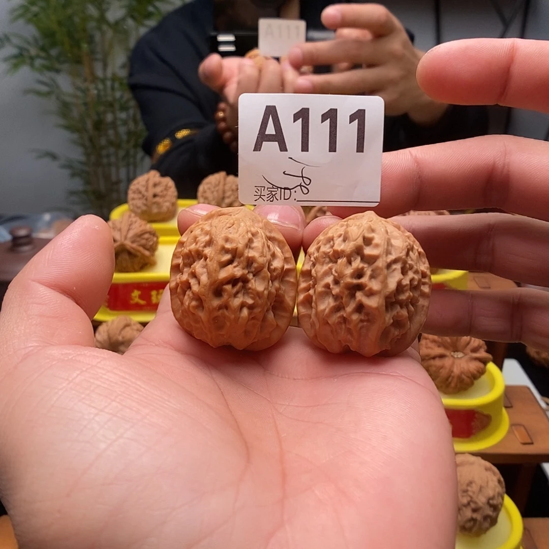 吊坠文玩核桃黄松峪39