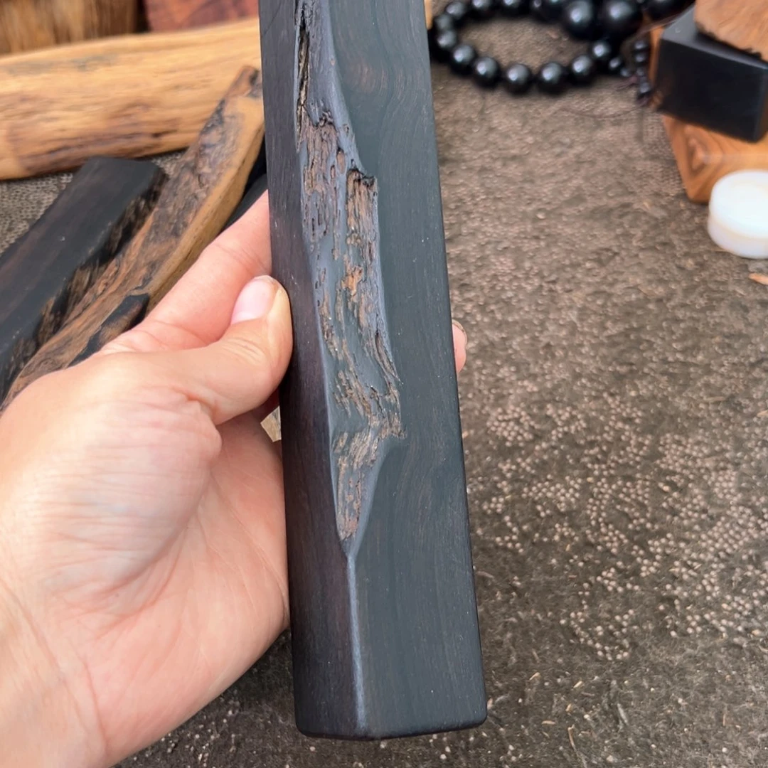 齐***胜木紫光檀原皮随形风化风裂木料