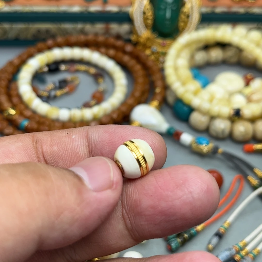 未镶嵌琥珀珠宝奇石65