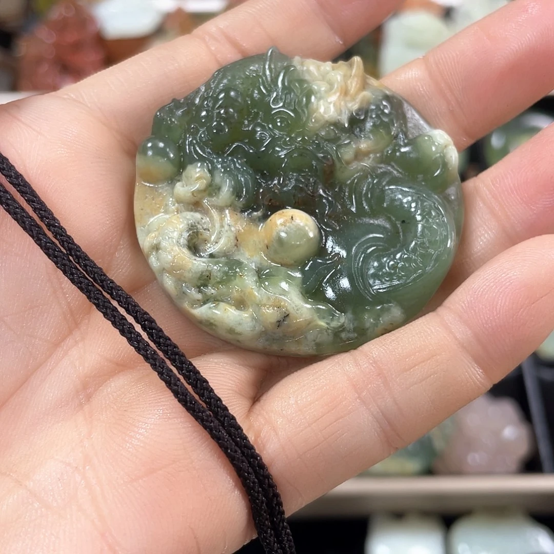 蛇纹石玉颈饰未镶嵌