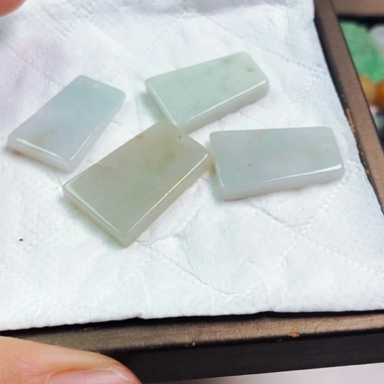 翡翠颈饰未镶嵌释*吊坠