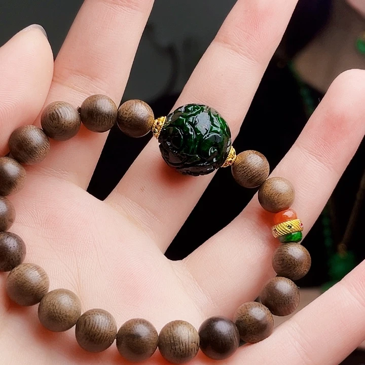 翡翠未镶嵌颈饰多样性