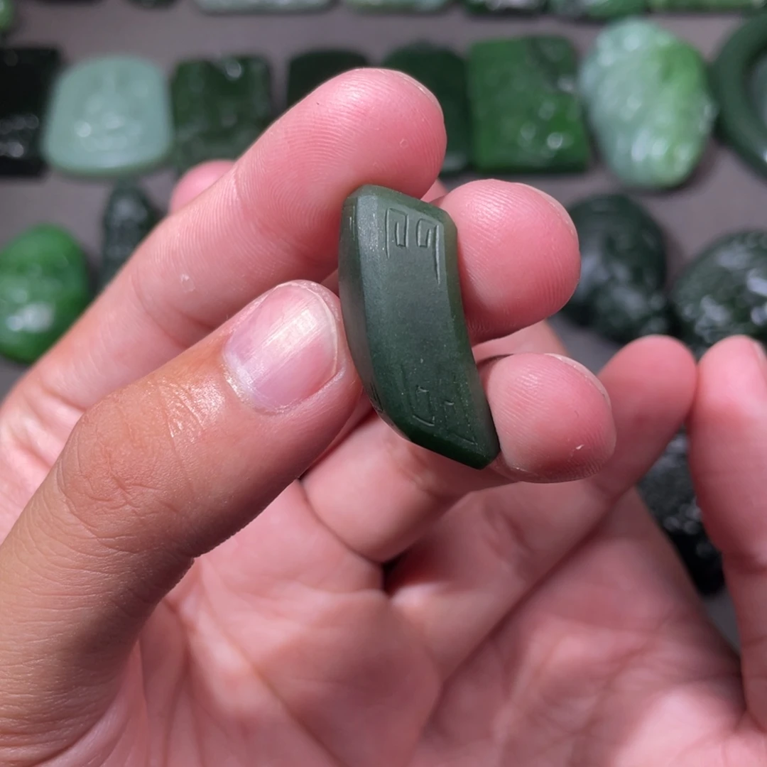 和田玉（碧玉）未镶嵌颈饰定制