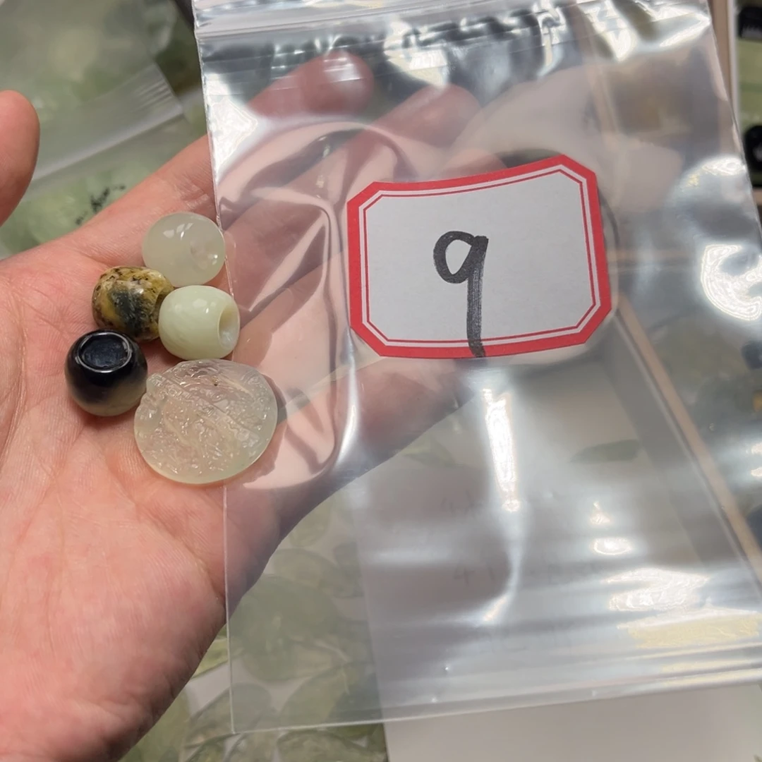 合金蛇纹石玉颈饰