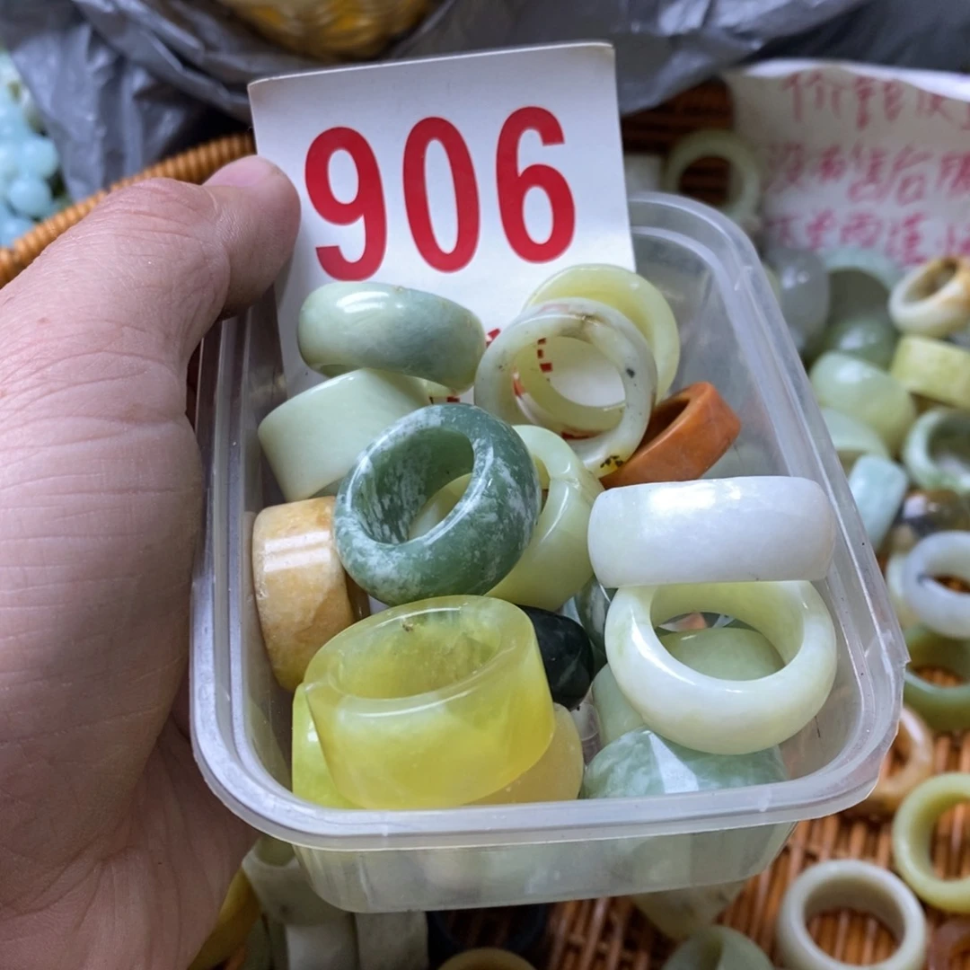 蛇纹石玉挂坠未镶嵌