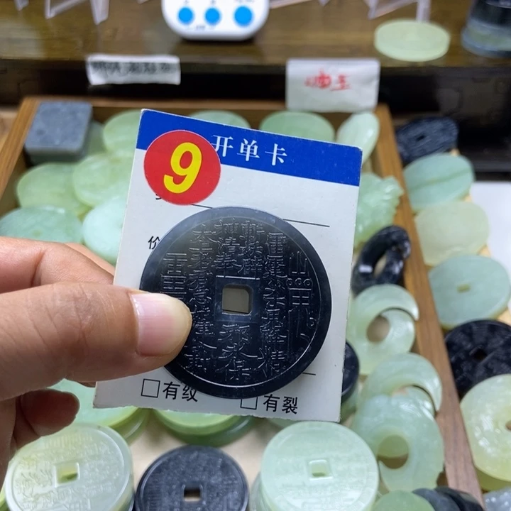 蛇纹石玉未镶嵌挂件花***落