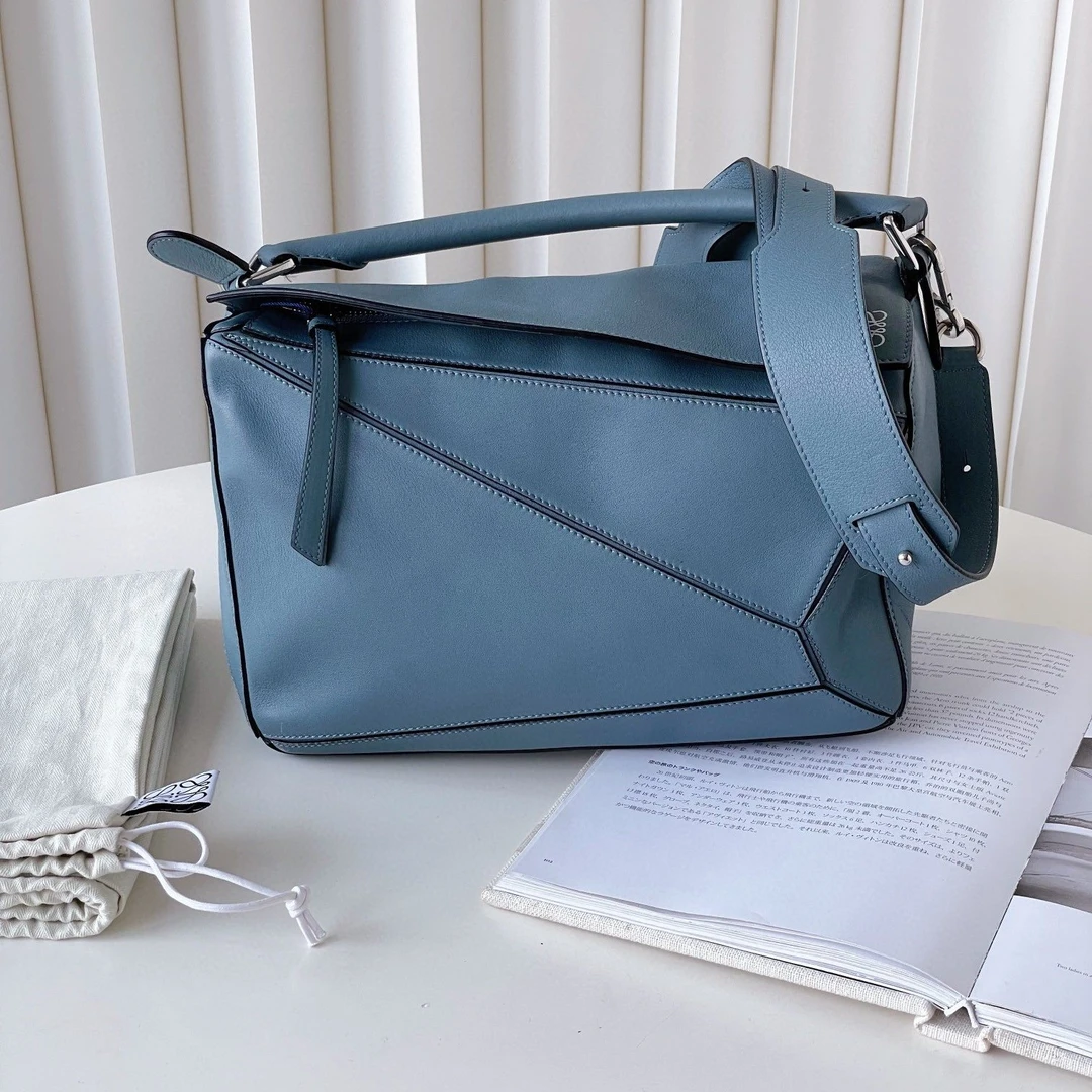 99新 LOEWE/罗意威 蓝色拼色中号防尘袋单肩包JM11-0148