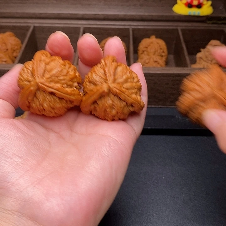 @***啊把件文玩核桃白奔