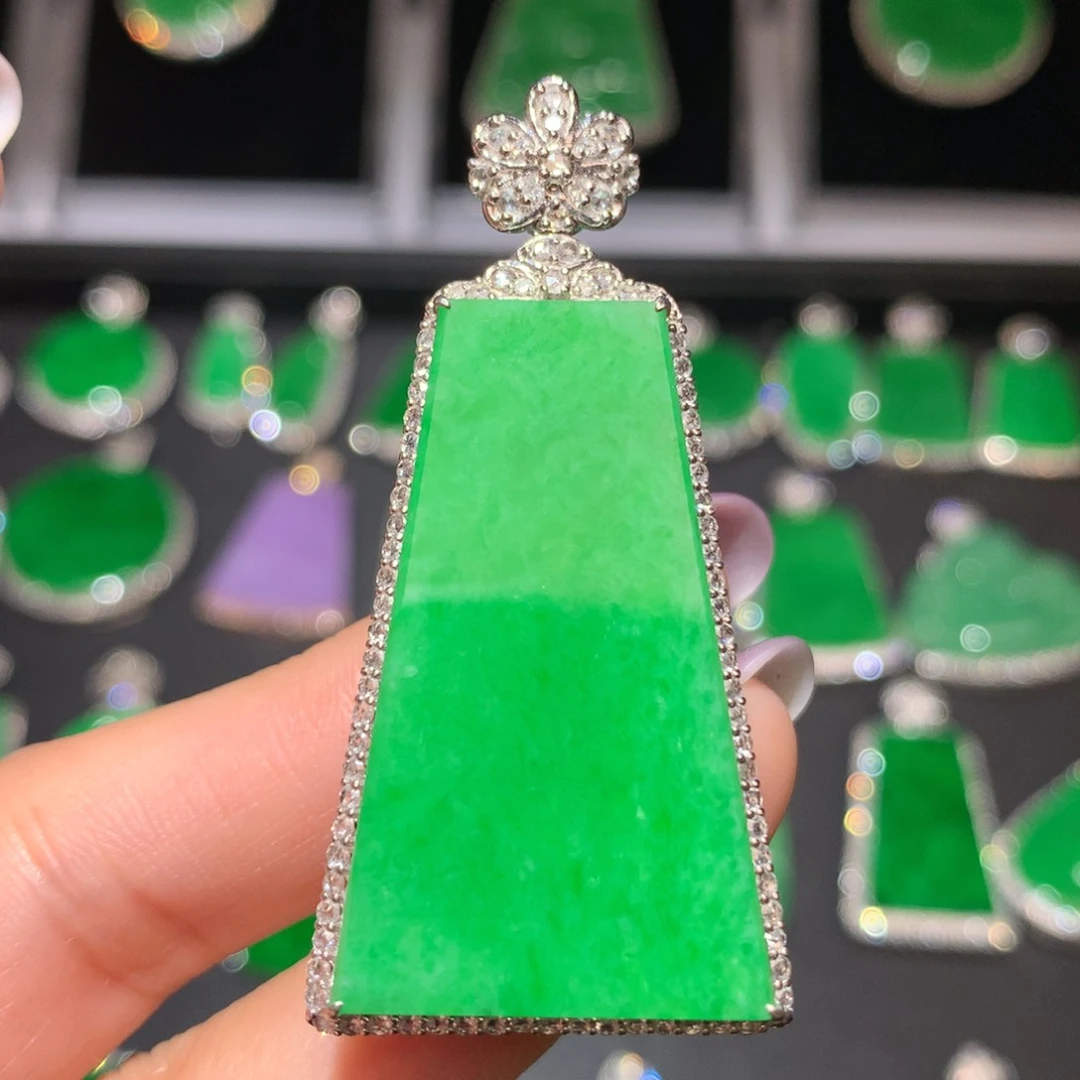 翡翠颈饰18K金镶嵌翡翠