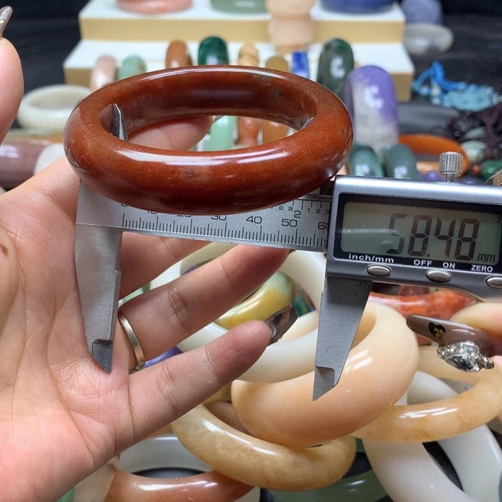 未镶嵌手镯石英质玉