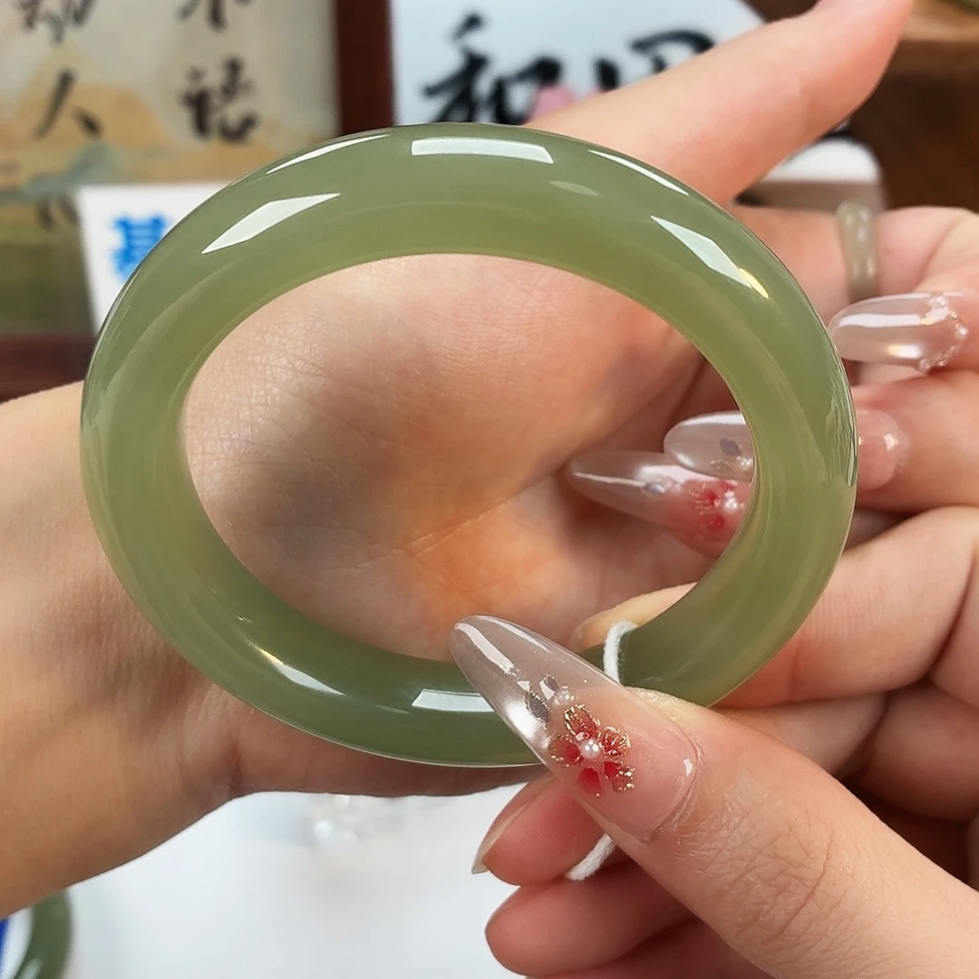 和田玉未镶嵌手镯