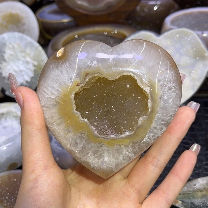 未镶嵌水晶珠宝半成品精抛黄晶爱心
