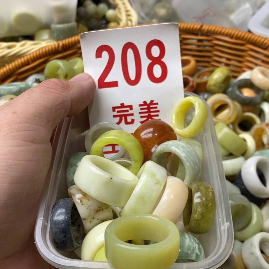 蛇纹石玉挂坠未镶嵌