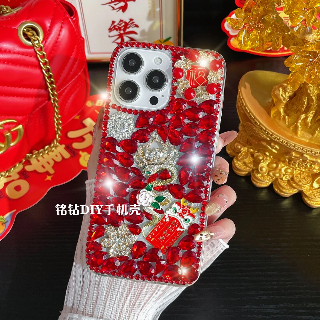 适用苹果16/华为/vivo/OPPO新款蛇年奢华满钻手工柿柿如意手机壳