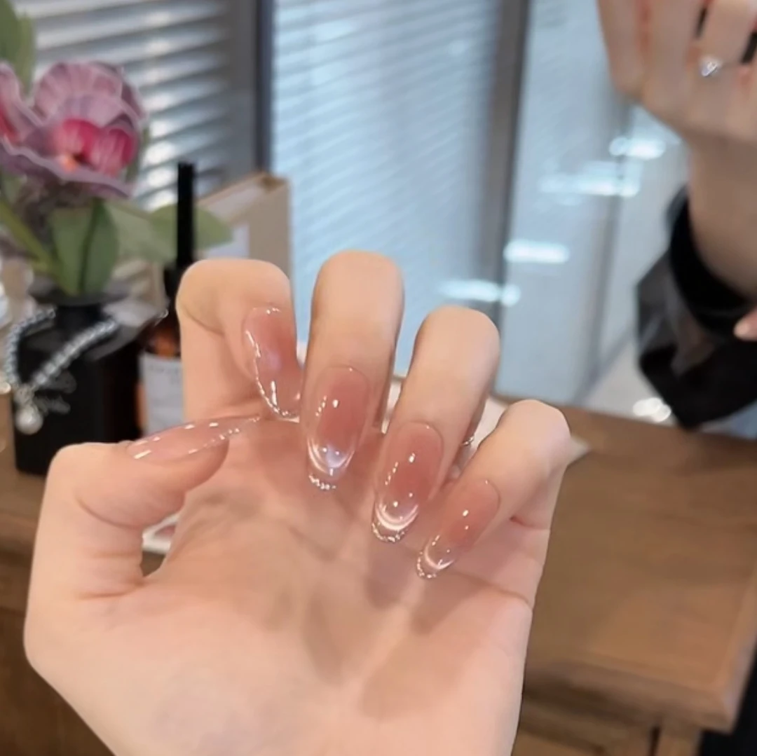 【轨迹】显白纯欲腮红爆闪法式微笑猫眼穿戴甲中椭圆手工气质短指甲